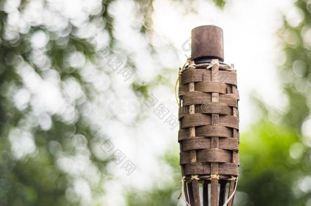 关-在上面关于传统的竹子手电筒油灯向自然后面