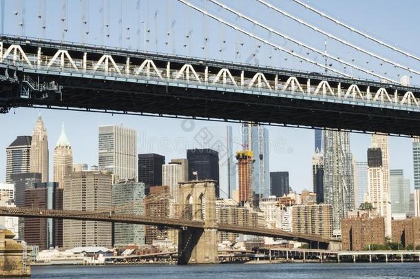 曼哈顿桥和反击球桥和曼哈顿地平线背