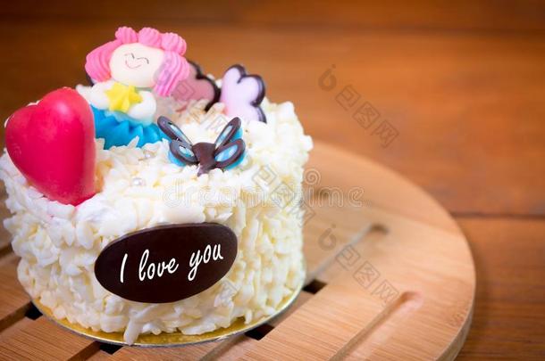 蛋糕招呼卡片背景.白色的生日香子兰蛋糕