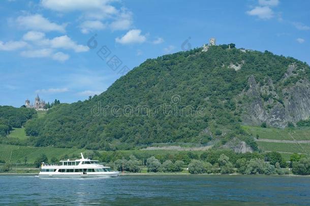 德拉肯堡城堡和透长正基粗面岩,莱茵河河,德国
