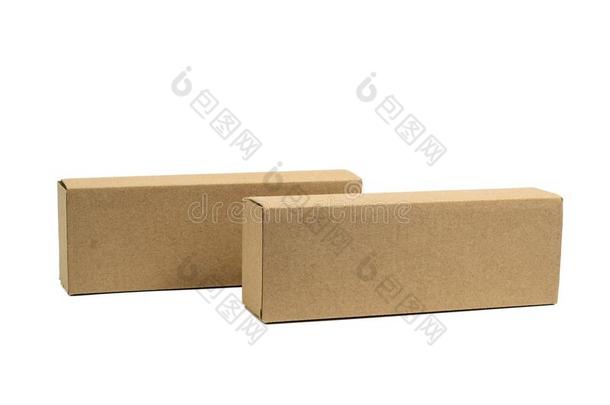 两个包装棕色的卡纸板盒为长的物料项目.假雷达,隔离的