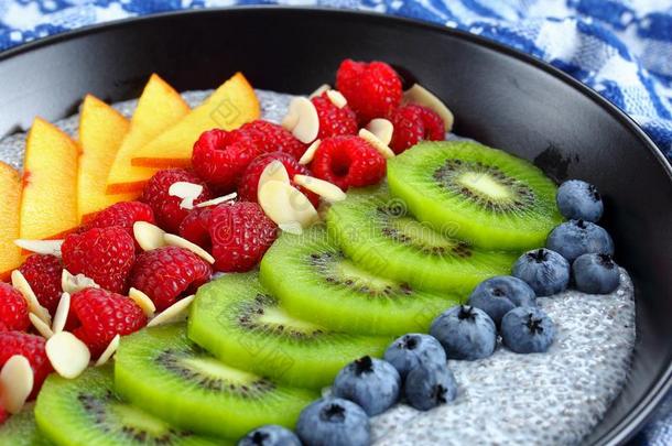 健康的早餐-美味的芡欧鼠尾草种子甜食