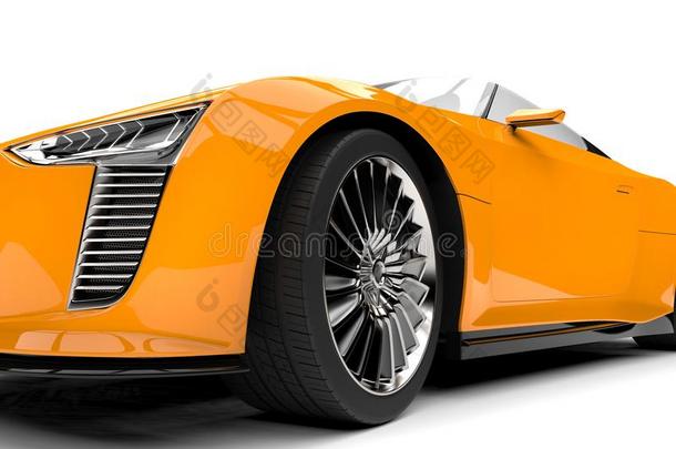 镉黄色的现代的可改变的超级的有关运动的汽车-前面轮子
