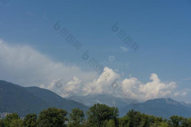 湖马乔里湖风景和山水和多云的天