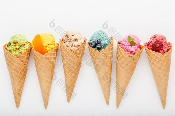 各种各样的关于冰乳霜味采用圆锥细胞越橘的一种,草莓,松下产业科技股份有限公司