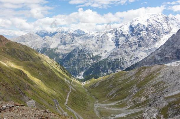 看法从指已提到的人顶关于著名的意大利人人名高的阿尔卑斯山的路