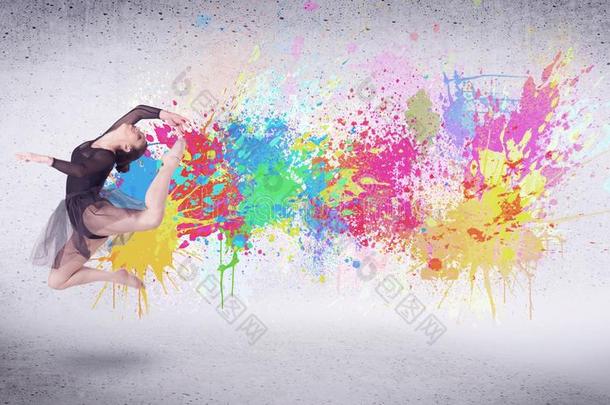 现代的大<strong>街</strong>跳<strong>舞者</strong>用于跳跃的和富有色彩的颜料斑点