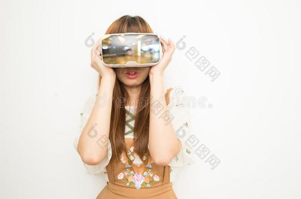 <strong>东南亚</strong>国家联盟女人使人疲乏的VirtualReality虚拟现实
