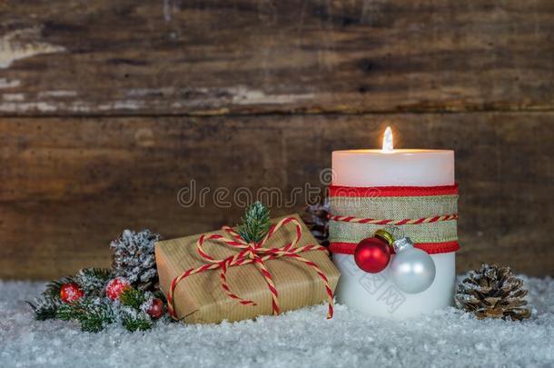 圣诞节烛光和赠品盒