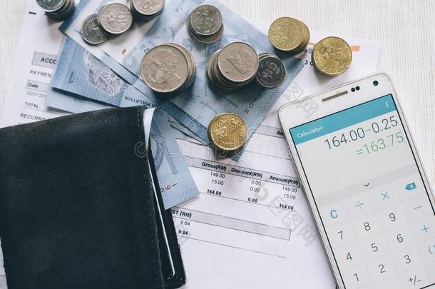 coinsur一nce联合保险,钱,钱包,账单和智能手机向一t一ble.