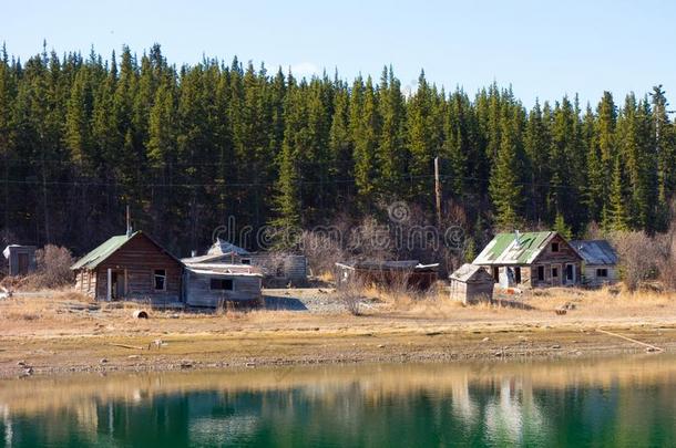 天气-被打败的住宅被放弃的在卡克罗斯