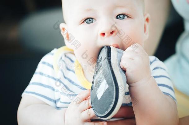 婴儿婴儿小孩男孩六月老的是（be的三单形式拿h是（be的三单形式鞋采用指已提到的人=moment