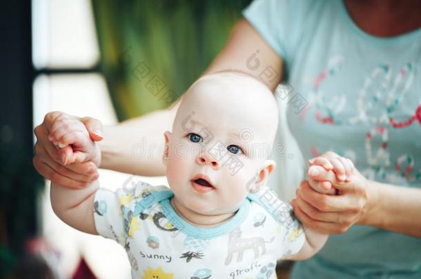 婴儿婴儿小孩男孩六月老的