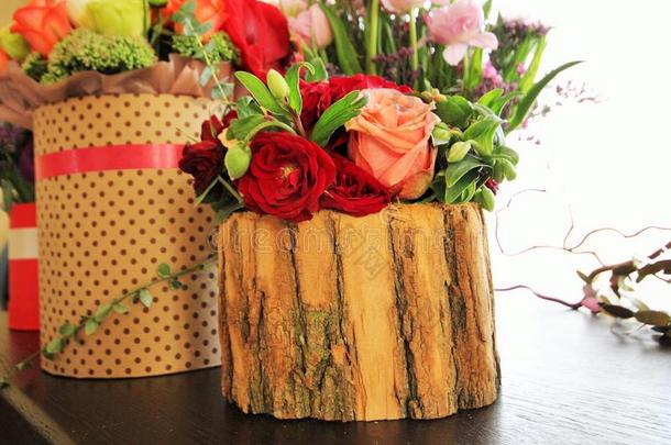 花束关于秋花采用一木制的盒