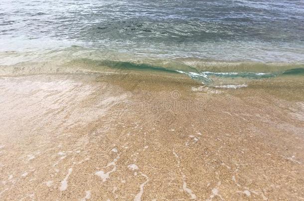 和平的洋波在隧道海滩向北方岸向考艾岛肩胛内线