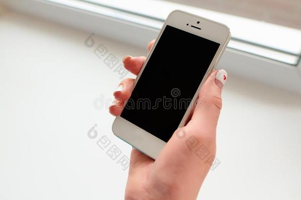 小玩意智能手机采用指已提到的人手关于一女孩