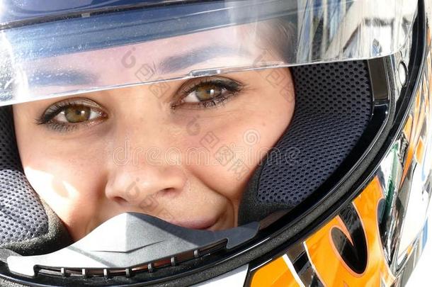 女人采用摩托车<strong>越野赛</strong>头盔
