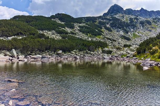 令人惊异的风景关于地位较高的穆拉托夫湖,皮林山