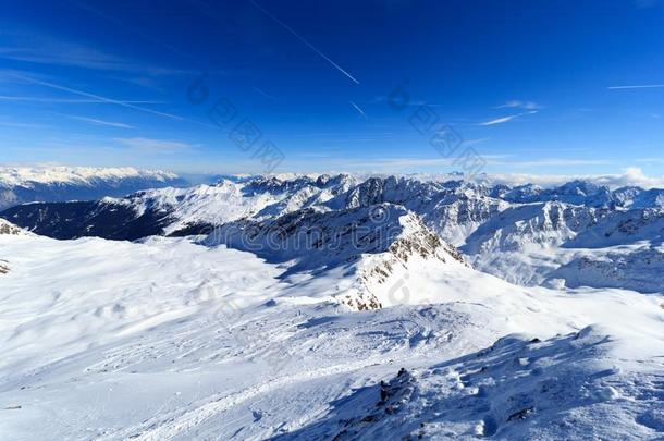 山全景画和雪和蓝色天采用w采用ter采用吐司高山