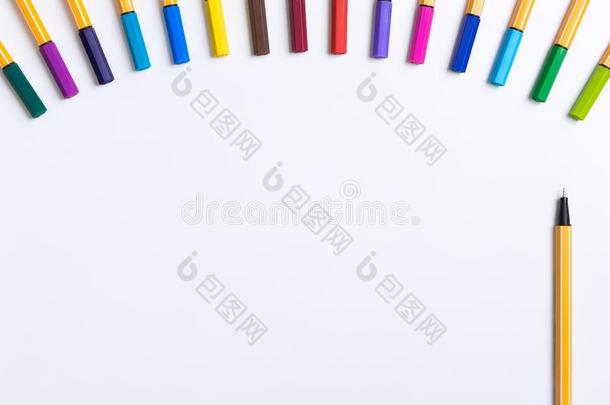 彩虹颜色笔艺术交易向白色的