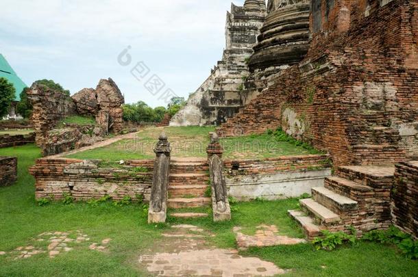 圆形的旅游泰国七月2017-大城府-泰国或高棉的佛教寺或僧院PovertyandHumanResourcesAbstracts斯