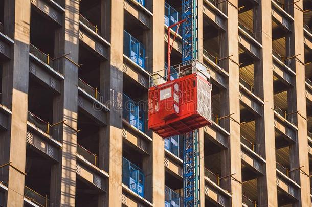 修建新的高的-上升建筑物