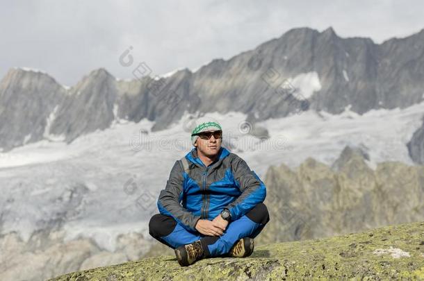 <strong>登山家</strong>享有指已提到的人和平和单独采用指已提到的人来自瑞士的alkali-treatedlipopolysaccharide碱处理