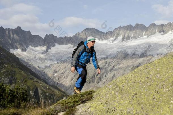 一像运动家的登山家爬一mount一采用顶点采用前面关于gl一ciers