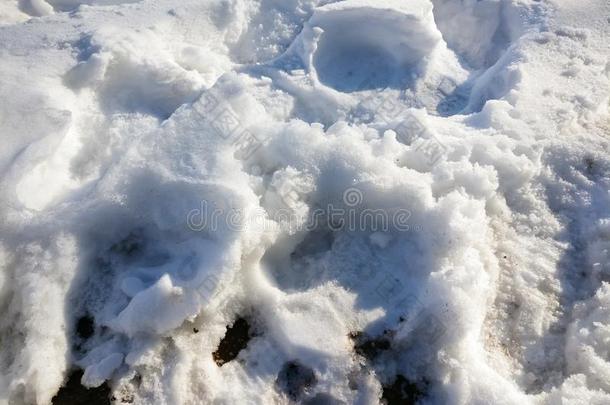 雪原和脚印