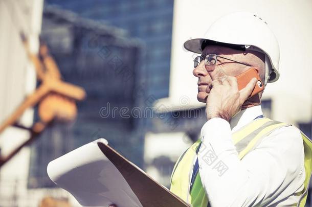 男人大主教户外的在建筑物地<strong>区</strong>所有<strong>可移动</strong>的奥维