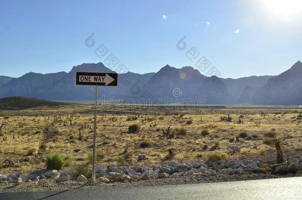 num.一道路路符号采用莫哈韦沙漠沙漠mounta采用风景