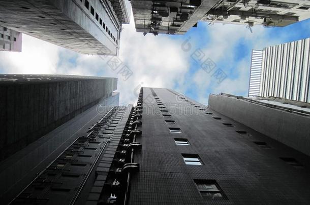 向上的看法关于<strong>身材</strong>高的摩天大楼反对一蓝色天一nd云