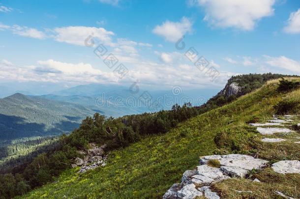 绿色的高加索山脉山<strong>风景</strong>,徒步<strong>旅行旅行</strong>观念