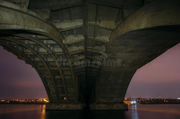 看法在下面沃格拉索夫斯基桥关于沃罗涅什城市