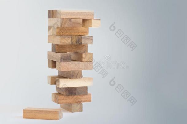 <strong>层层叠</strong>木制的块塔
