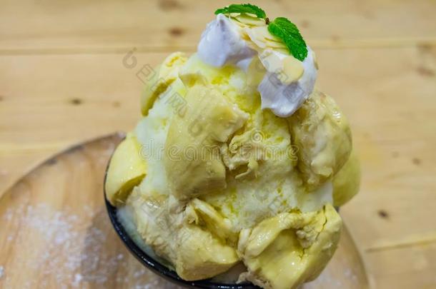 宾苏榴莲果和冰淇淋serve的过去式和变稠或变浓奶