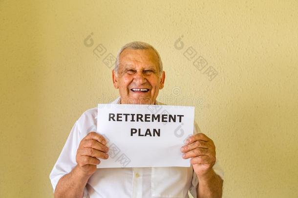 领取退休、养老金或抚恤金的人和退休计划