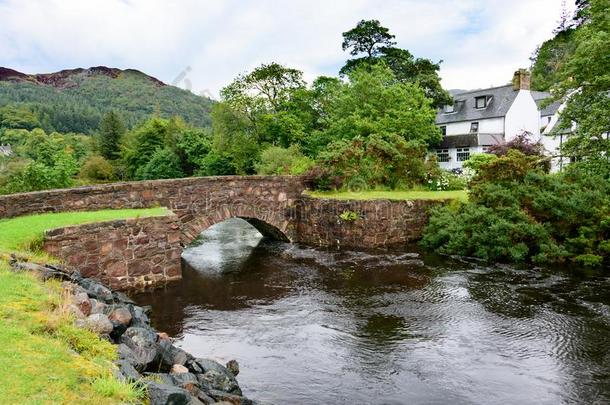 老的岩石桥采用盖尔洛赫,苏格兰