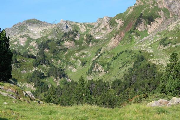 山风景采用比利牛斯山脉