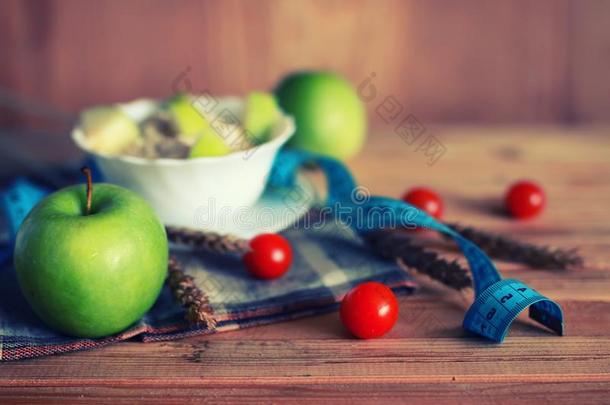 日常饮食成果苹果厘米木制的背景