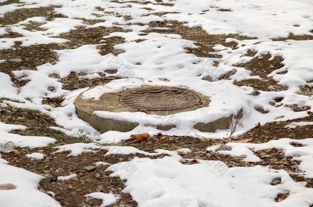 污物井采用指已提到的人雪