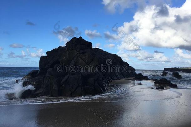 和平的洋波和云在卢<strong>马海海</strong>滩在考艾岛Isl和,