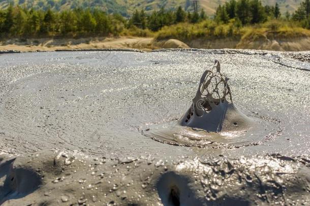 泥泞的火山在berca,布佐,罗马尼亚