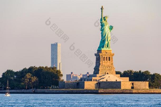 雕像关于自由在日出,新的使击球员出局,美利坚合众国