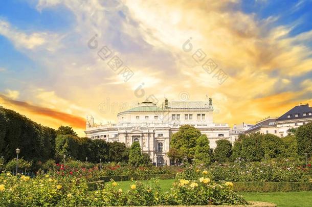 指已提到的人维也纳国家歌剧和伯加顿帝国的花园采用维也纳,