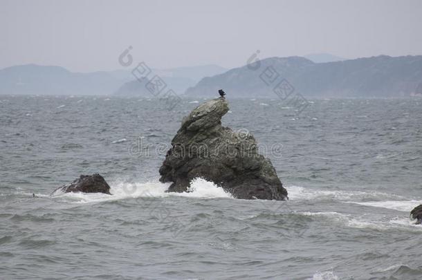 孤单的岩石在目本in-wellaeration通风良好,integralsquareerror积分平方误差圣地.