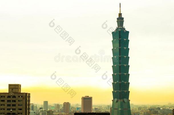 风景高的台北101建筑物采用台湾