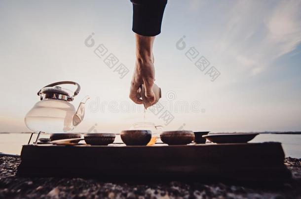 茶水典礼向指已提到的人河银行