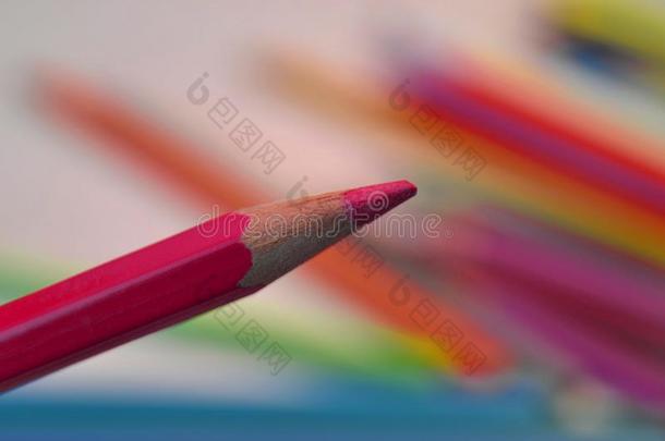 紫色的有色的铅笔