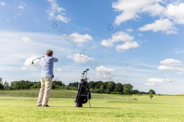 较高的适合男人打一高尔夫球b一ll.